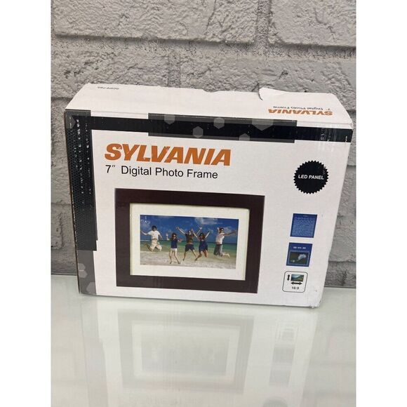 Sylvania 7” Digital Photo Slide Frame LED Panel - Picture 1 of 8